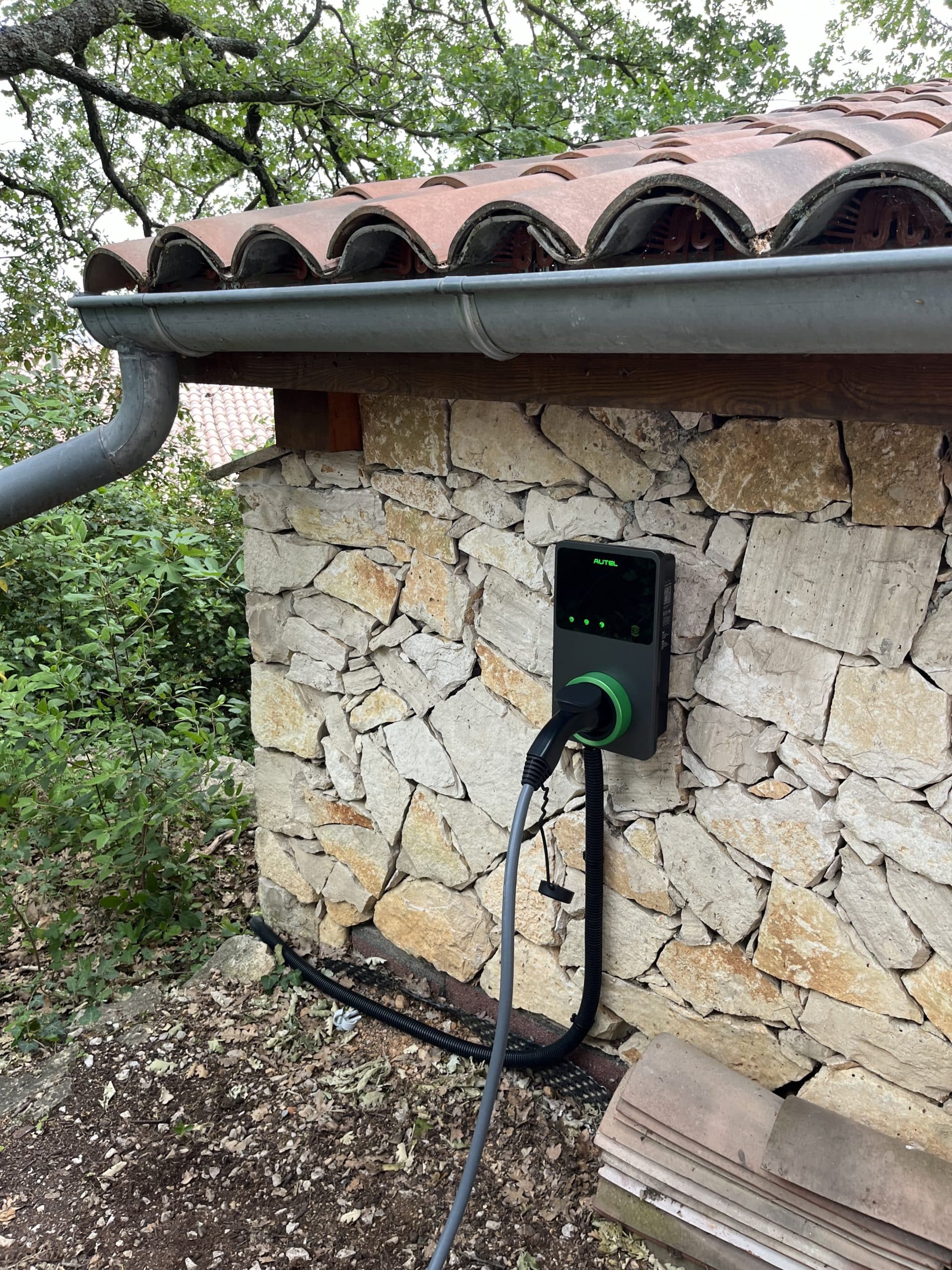 Installation borne de recharge IRVE à Lorgues