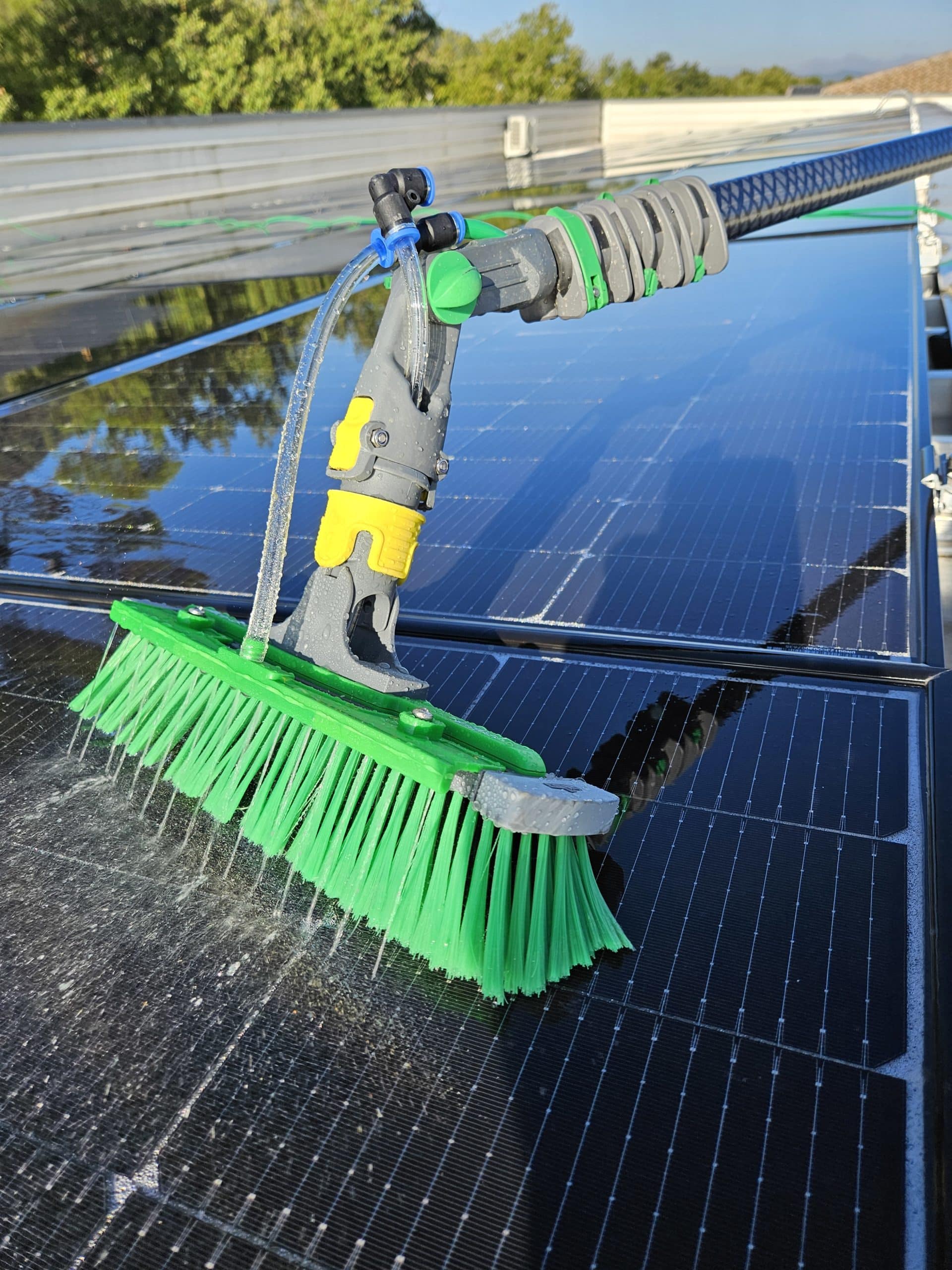Comment nettoyer des panneaux solaires photovoltaïques ?