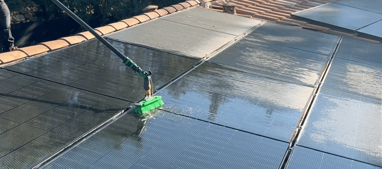 Comment nettoyer des panneaux solaires photovoltaïques ?
