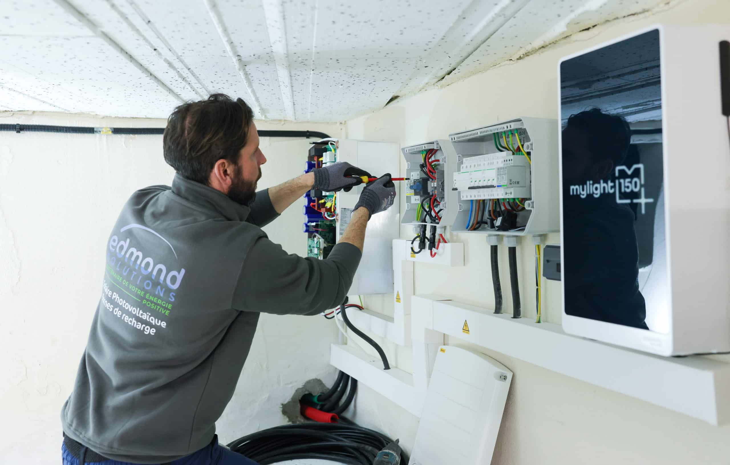 Stocker l'énergie solaire à la maison : solutions, prix et conseils