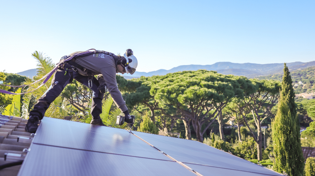 Installation de panneaux solaires sur toiture