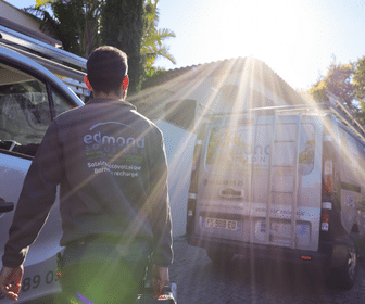 Installateur de systèmes solaires photovoltaïques et de bornes de recharge à Fréjus