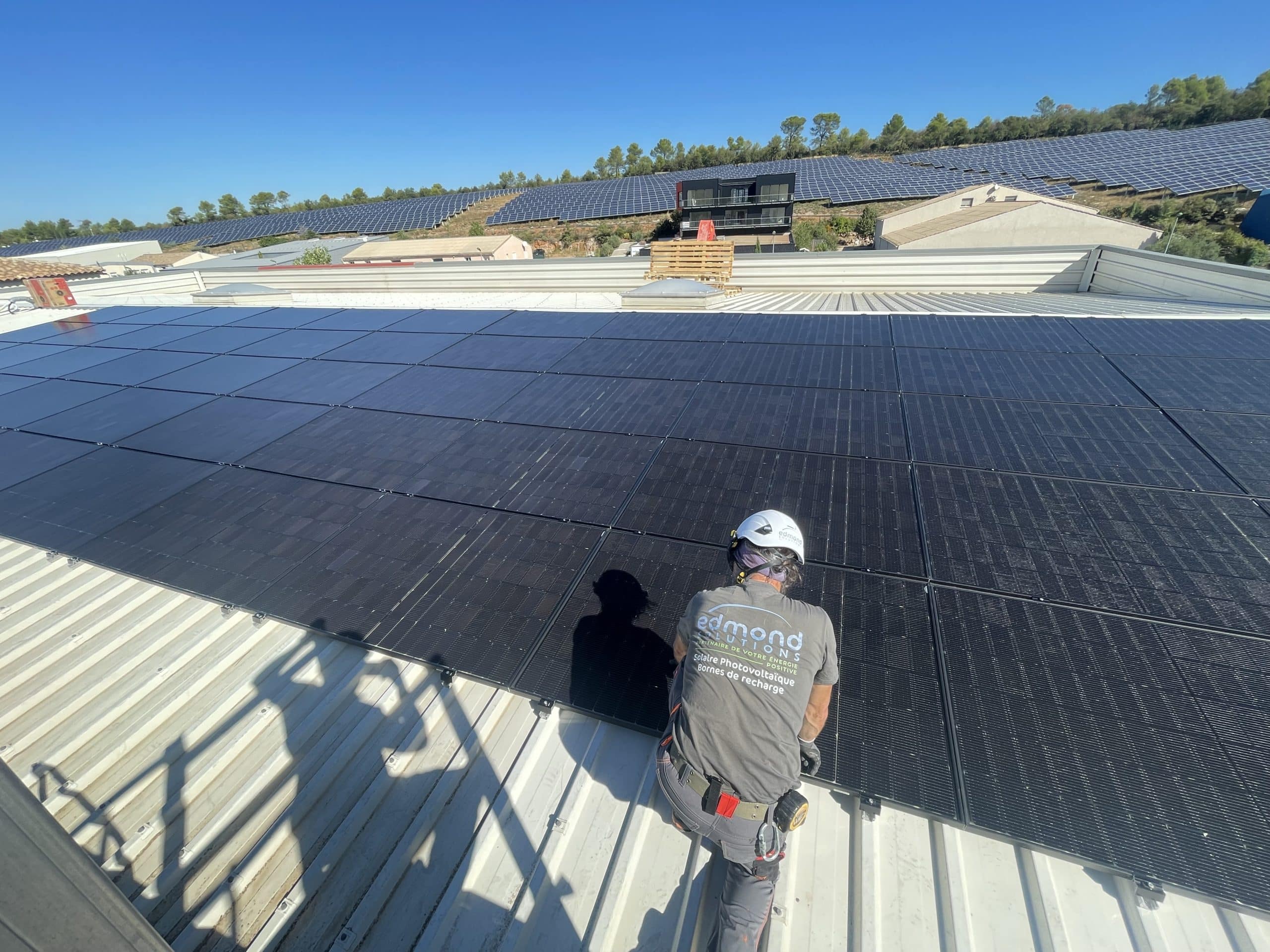 LOA pour les pros : une solution innovante pour financer votre projet photovoltaïque ou vos bornes de recharge