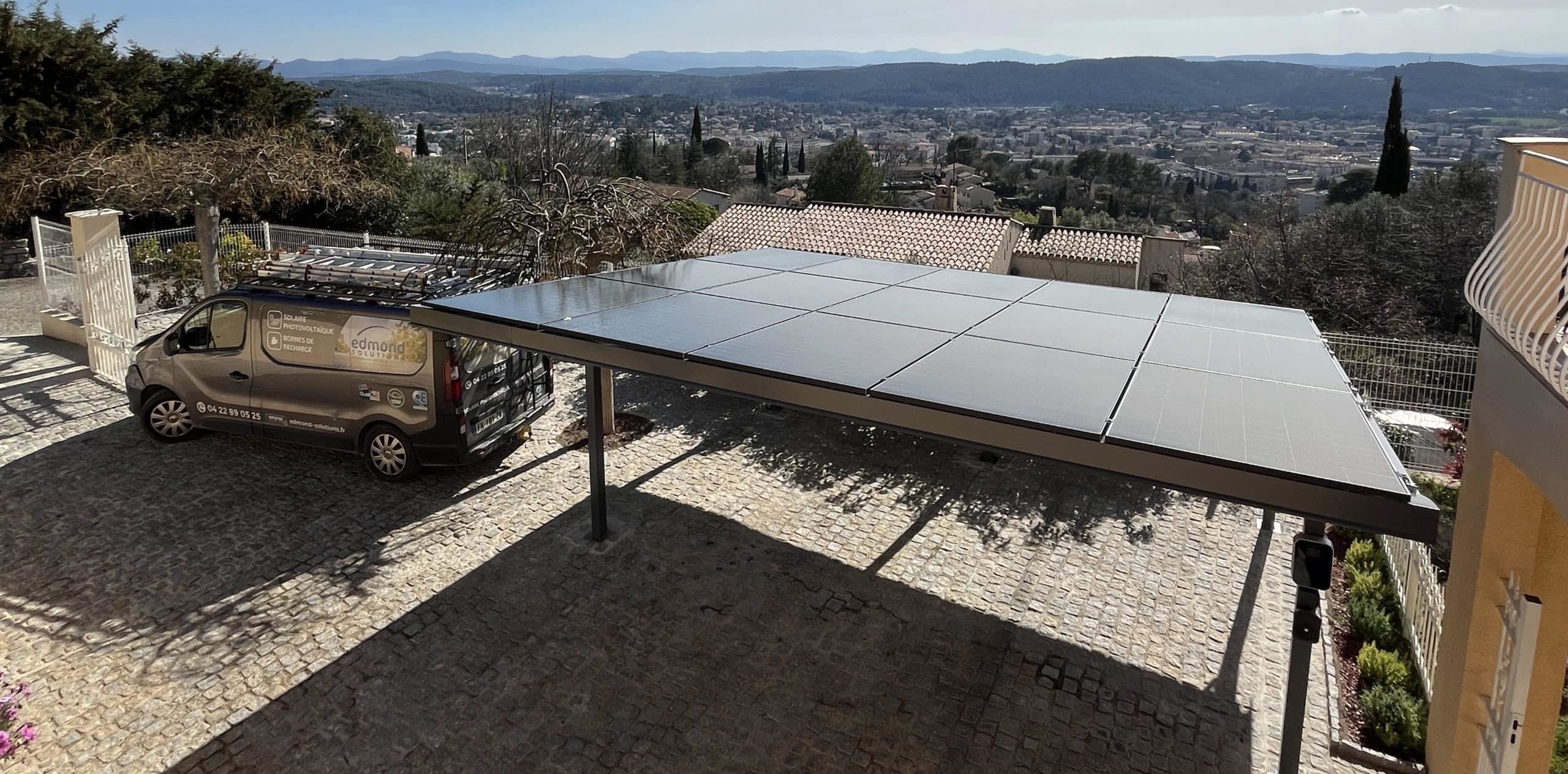 Carport solaire : installation, coûts, subventions et conseils pratiques