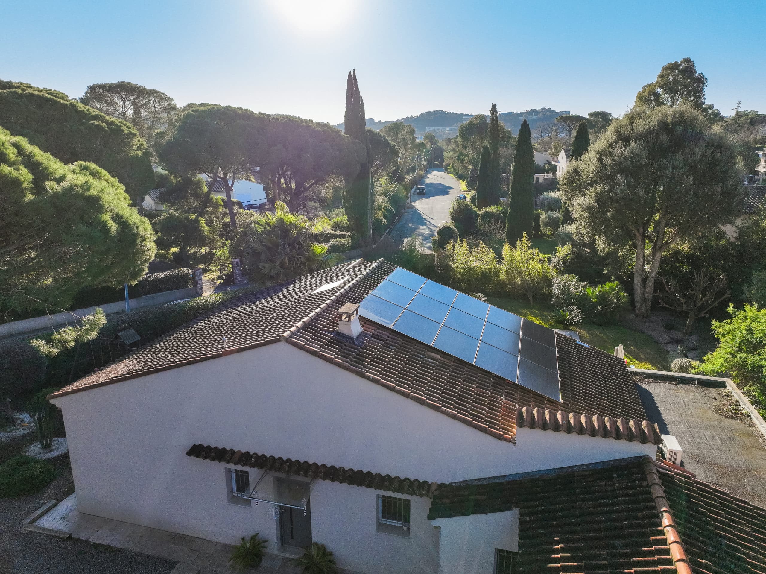 Combien de panneaux solaires pour alimenter votre maison ?