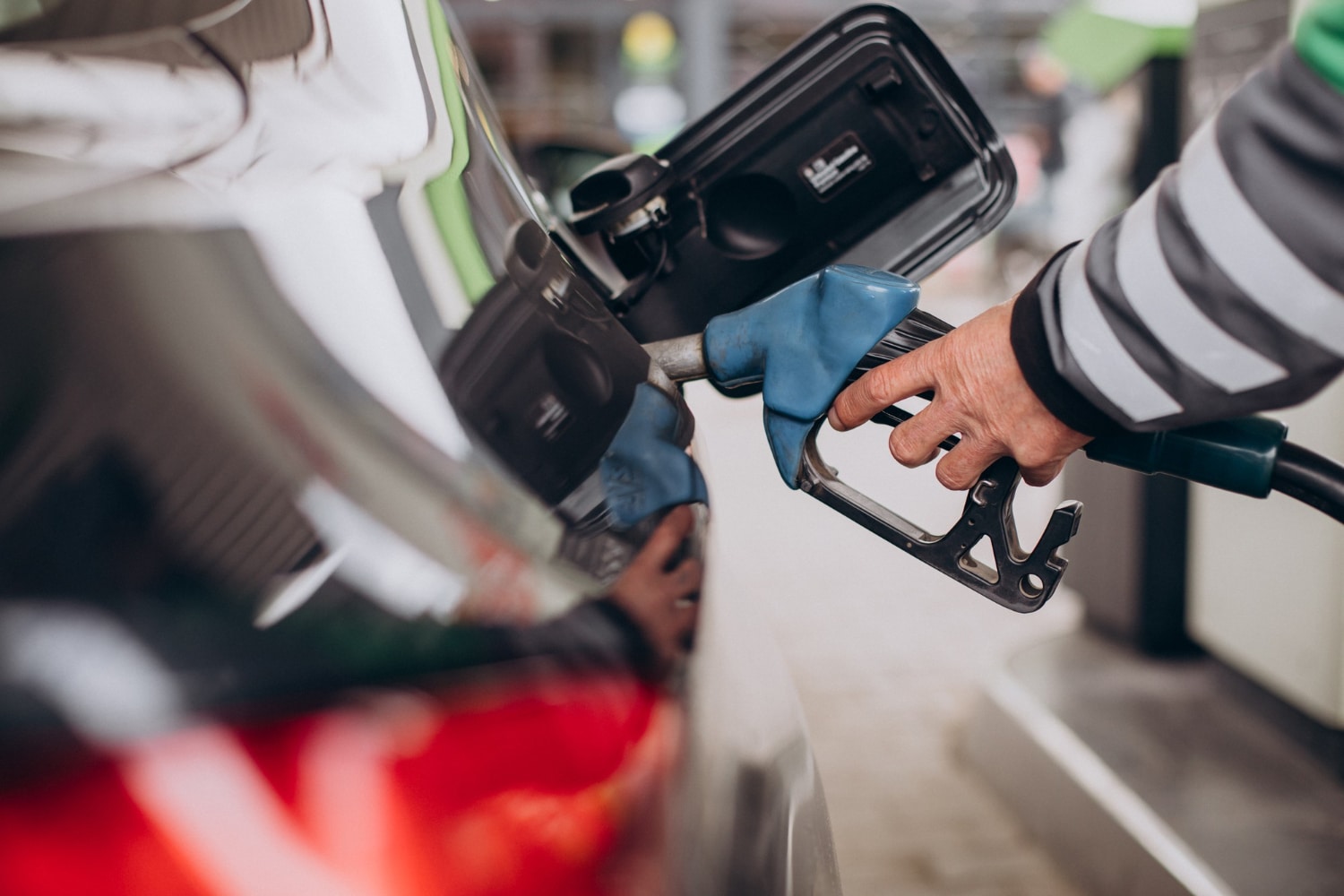 Hausse du prix du carburant : passer à la voiture électrique